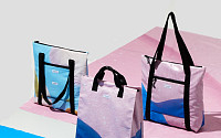 현대백화점, 현수막 재활용한 ‘업사이클 패션 가방’ 출시