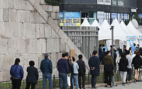서울 확진자 520명 증가…시장·병원 집단감염 지속