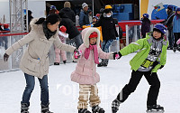 [포토]가족과 함께 즐기는 스케이트