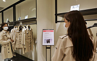 [포토] 롯데백화점, 영국 프리미엄 아우터 '트렌치런던' 팝업 스토어 오픈