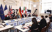 G7 “남아공 대응 높이 평가” 달래기...남아공 &quot;여행제한 중단하라&quot; 반발