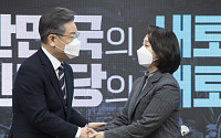 [포토] 이재명 후보, '영입인사 1호' 조동연 교수