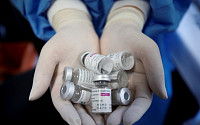 '국내 첫 백신' AZ 1차 접종 종료로 퇴장…타 백신으로 물량 대체