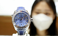 [포토] 갤러리아百, 보석 박힌 1.3억원짜리 시계 선봬