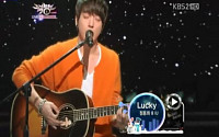 정용화, 아이유와 '럭키'열창…눈빛 교환 '미묘'