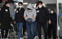 [포토] 검찰로 송치되는 '신변보호 여성 모친 살해 이석준