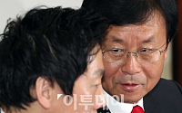 [포토]원혜영 공동대표와 이야기 나누는 정봉주 전 의원
