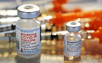 코로나 백신 특허 놓고 제약사·정부·학계 간 진흙탕 싸움