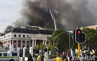 남아공 국회 화재 진압…용의자 혐의 부인