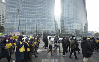 [포토] 외교부로 향하는 수요시위 참석자들