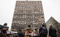 뉴욕 아파트 화재 참사, 어린이 포함 최소 19명 사망