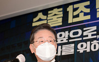 '이재명 변호사비 대납 의혹' 제보자 사망… 李 침묵 일관