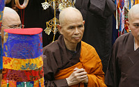 ‘살아있는 부처’ 틱낫한 스님 열반…향년 95세