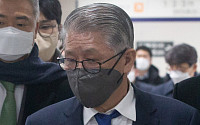 '2235억 원 횡령·배임' 혐의 최신원 1심서 실형