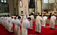 [포토] 기도하는 사제 수품 후보자들