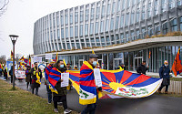 티베트인들, IOC 본부 앞에서 올림픽 항의 시위