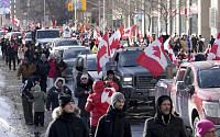 캐나다 오타와 비상사태 선포...백신 반대 시위대 수천 명 거리로 나와