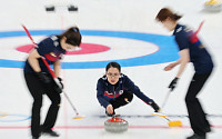 [베이징 동계올림픽] “초희~!” 팀 킴, ROC 제압하고 2연승…다음은 중국