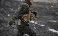 [속보] 러 언론 &quot;우크라이나군, 친러 반군 장악 루간스크에 포 공격&quot;