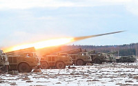 “러시아, 장거리포·로켓 발사 위치로 이동”