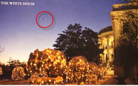 백악관 카드 UFO 포착…과연 정체는?