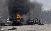 [우크라이나 침공] 러, 민간지역 무차별 포격 정황...“공중전 늘릴 수도”