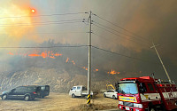 울진·옥계 산불, 건조한 날씨·강풍 탓에 급확산…전국 10여곳 산불