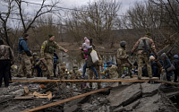 [우크라이나 침공] “52개국서 2만 명 우크라 의용군 자원”