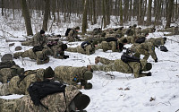 [이슈크래커] 러시아 VS 우크라이나...양극으로 갈린 국제 의용군 부대