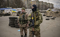 [우크라이나 침공] 나토 “현재까지 사망한 러시아군 최대 1만5000명 추정”