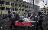 [우크라이나 침공] 러시아, 어린이 병원 등 마리우폴 폭격…“최소 47명 사망”