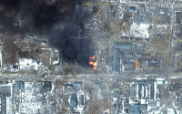 우크라군, 러시아 점령한 헤르손 국제공항 공격...헬리콥터·차량 파괴