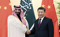 달러의 위기...“사우디, 중국 원유 수출분 위안화 결제 적극 협상 중”