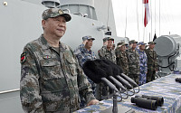 미국 “중국, 남중국해 인공섬 3개 모두 군사화…미사일·전투기 다 갖춰”