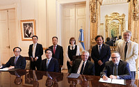 최정우 회장, 아르헨티나 대통령 만나 ‘이차전지소재’ 사업 협력