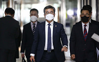 [포토] 국방위 전체회의 참석하는 서욱 장관