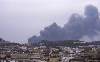 [우크라이나 침공] 바이든 폴란드 방문 날...러시아, 인근 르비우 로켓 폭격