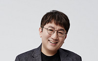 방시혁, 하이브 첫 걸그룹 ‘르세라핌’ 총괄 프로듀서 나선다