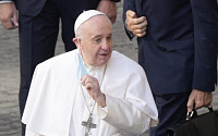 푸틴 공개 비판한 교황, 신도들에게 “종식 위해 기도해달라”