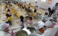서울학교, 급식종사자 확진율 절반 넘으면 대체식 제공키로