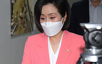 [포토] 법사위 소위 참석하는 전주혜 의원