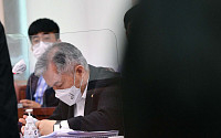 [포토] 법사위 소위 출석한 최강욱 의원