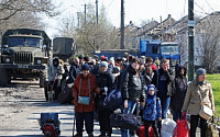 “우크라 마리우폴, 러시아가 곧 점령”...버스 4대 민간인 태우고 탈출
