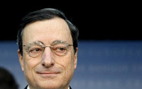 드라기 ECB 총재 “신용평가사 의존도 낮춰야”