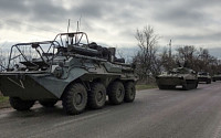 “러시아군, 우크라 동부 포위 시도...북부와 동부서 진격”
