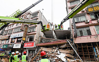 중국 창사 건물 붕괴 사흘째...7명 구조·매몰·연락두절 50여 명