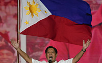 필리핀 대선 D-1...‘독재자 마르코스’ 아들, 36년만에 대통령궁 입성하나