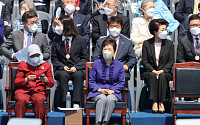 [포토] 프릴 장식 재킷 입은 박근혜 전 대통령