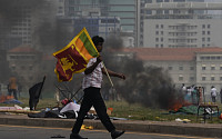 ‘탄광의 카나리아?’…스리랑카, 글로벌 부채 위기 첫 도미노 되나