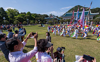 [포토] 농악공연 열리는 청와대 대정원